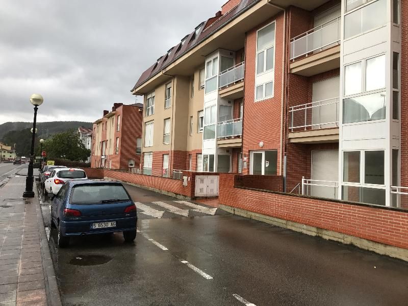 Vista exterior de Garatge en venda en Bárcena de Cicero