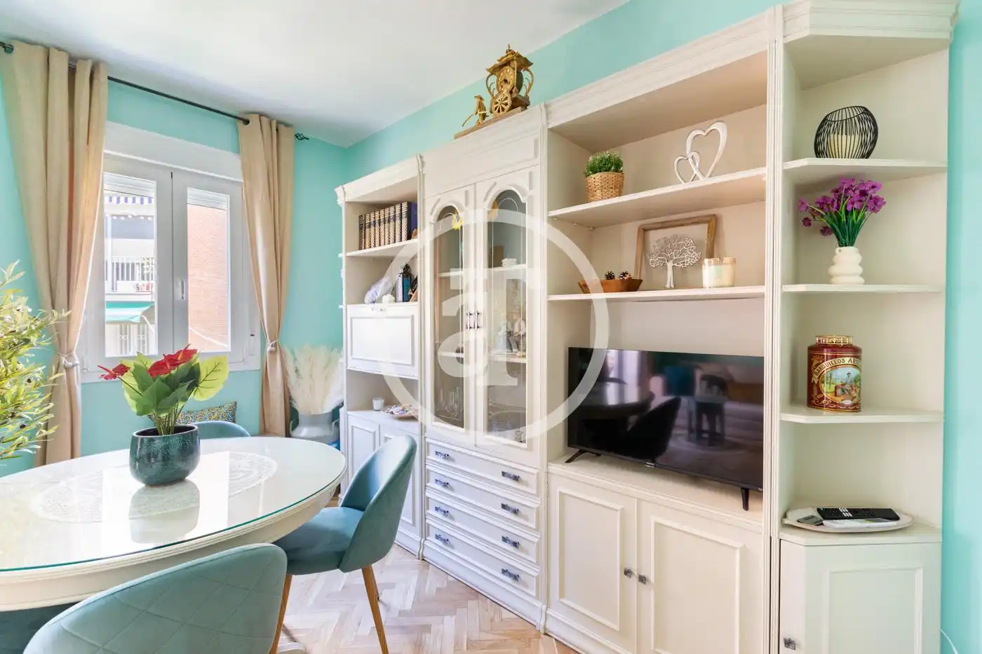 Living room of Flat for rent in Madrid  with Air Conditioner, Heating and Furnished
