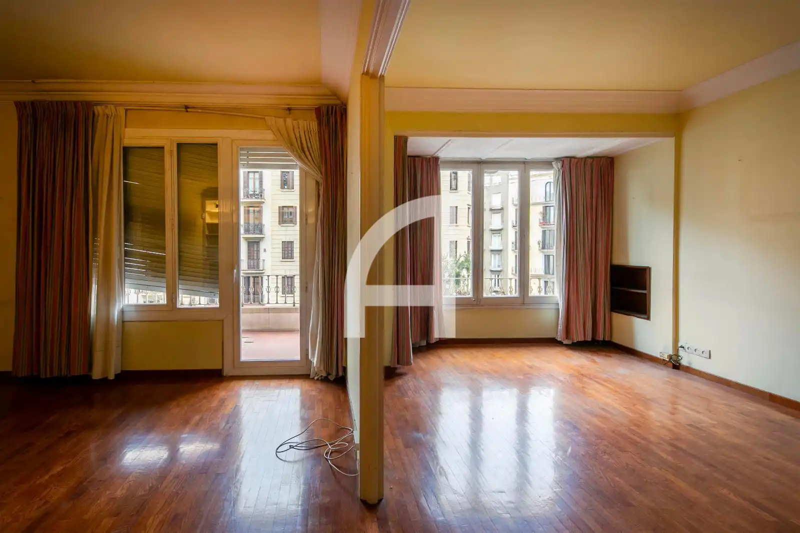 Living room of Flat for sale in Barcelona  with Heating, Parquet flooring and Terrace