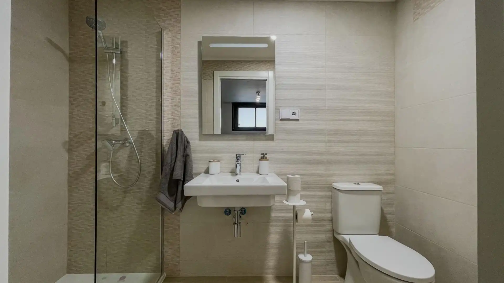 Badezimmer von Dachboden zum Verkauf in Finestrat mit Klimaanlage, Terrasse und Möbliert