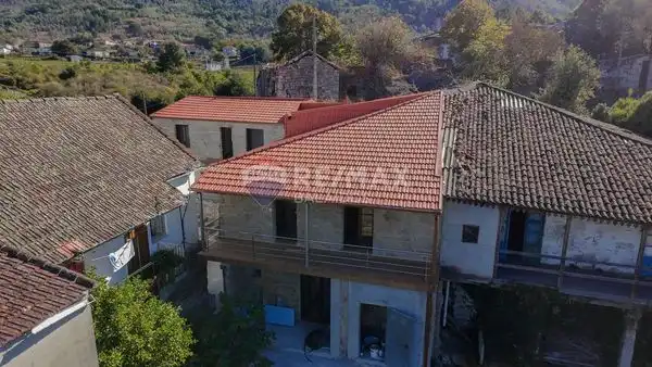 Vista exterior de Casa o xalet en venda en Cenlle amb Jardí privat