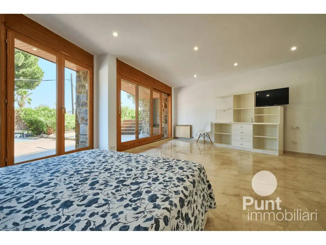 Vista exterior de Casa o xalet en venda en Premià de Dalt amb Aire condicionat, Calefacció i Jardí privat