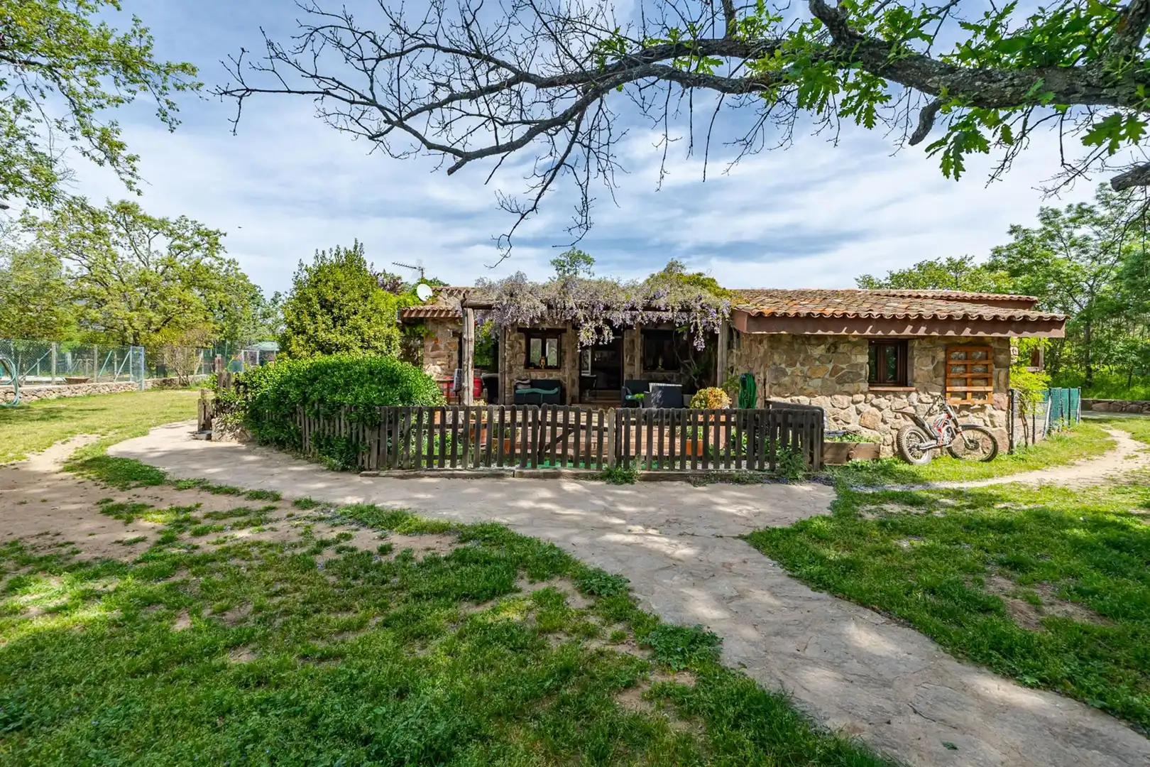 Casa rústica amb terrassa en venda a Miraflores de la Sierra