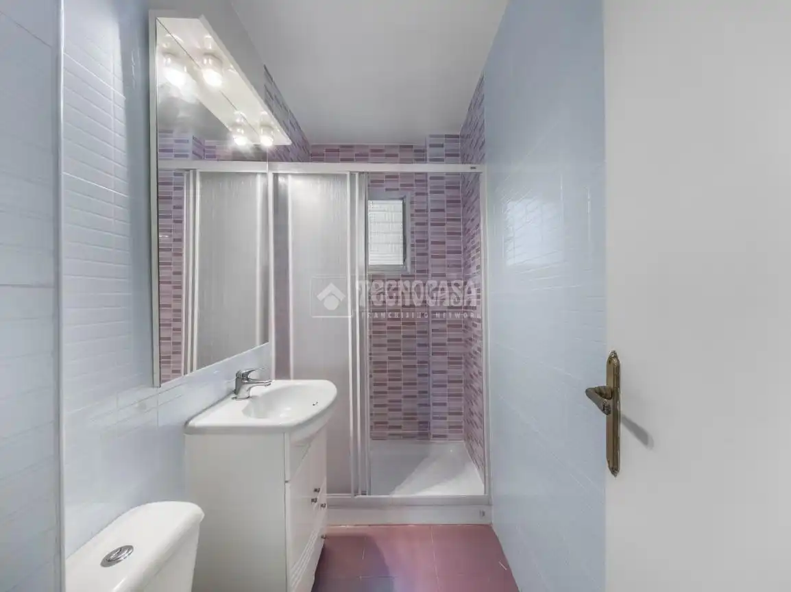 Baño de Piso en venta en Madrid con Calefacción, Parquet y Terraza