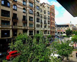 Vista exterior de Oficina en venda en Bilbao  amb Calefacció