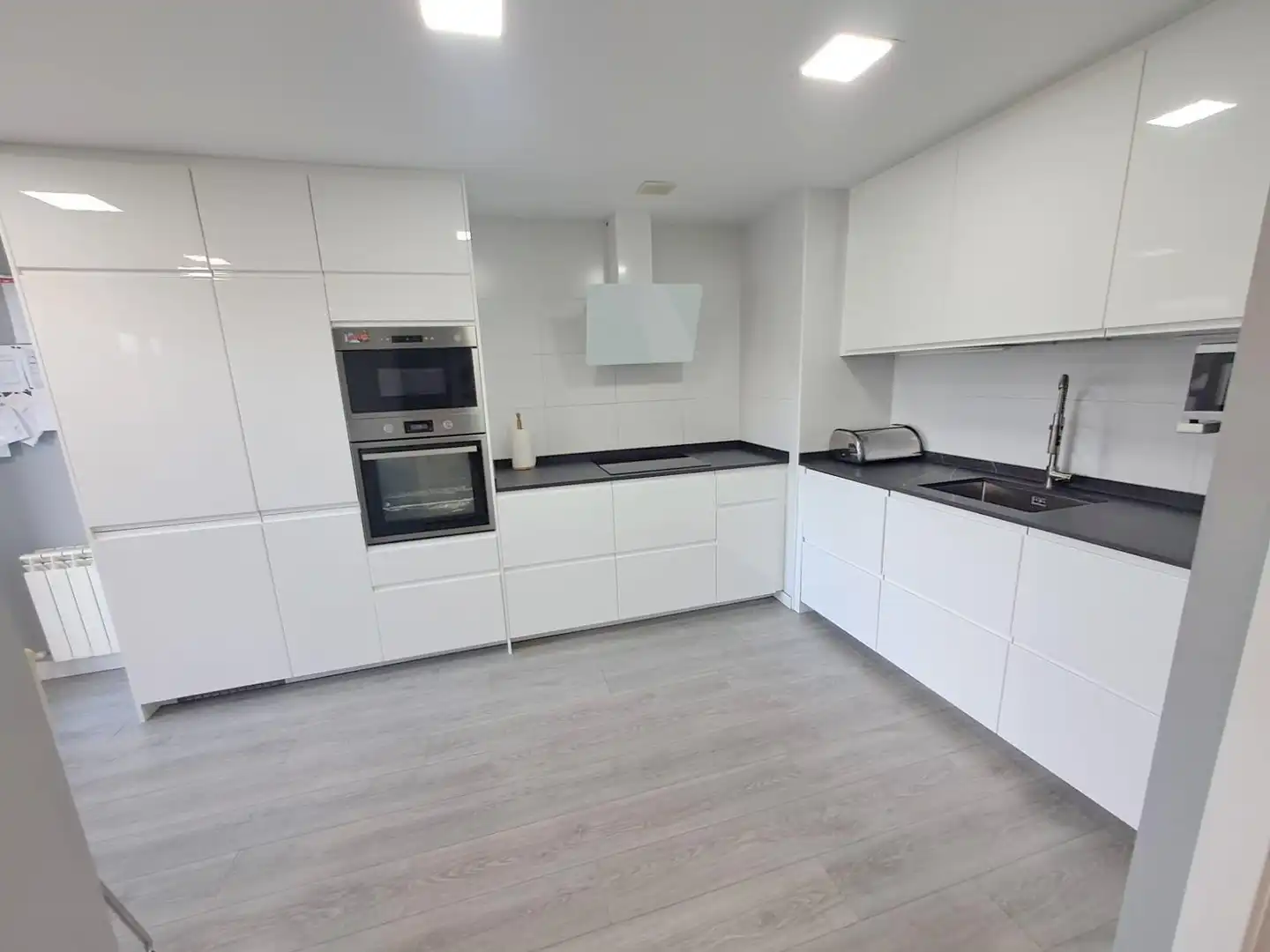 Kitchen of Flat for sale in Puente la Reina / Gares  with Air Conditioner, Heating and Parquet flooring