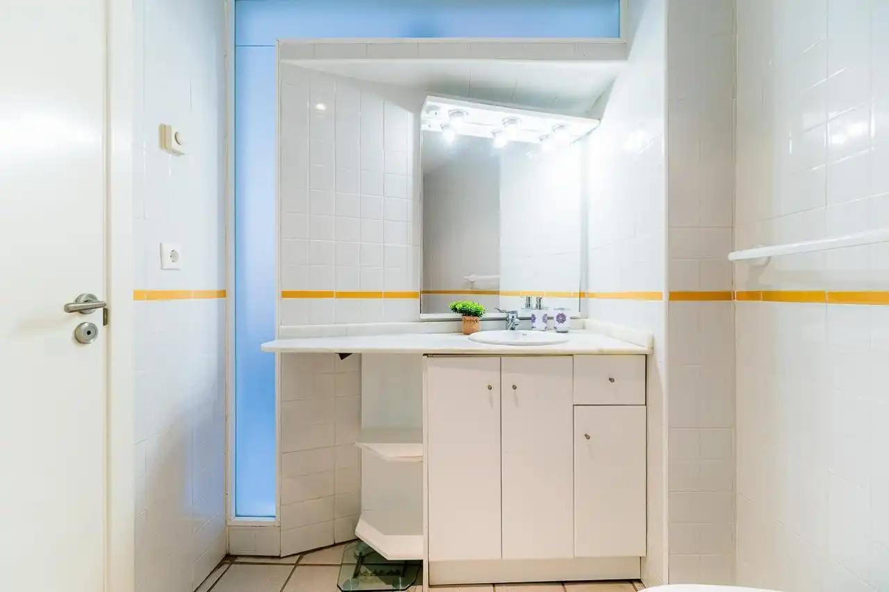 Bathroom of Apartments for rent in Orihuela  with Air Conditioner, Heating and Storage room