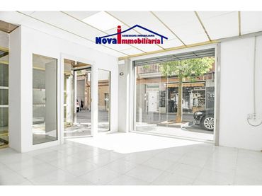 Locale commerciale in vendita a Calle Sant Marià