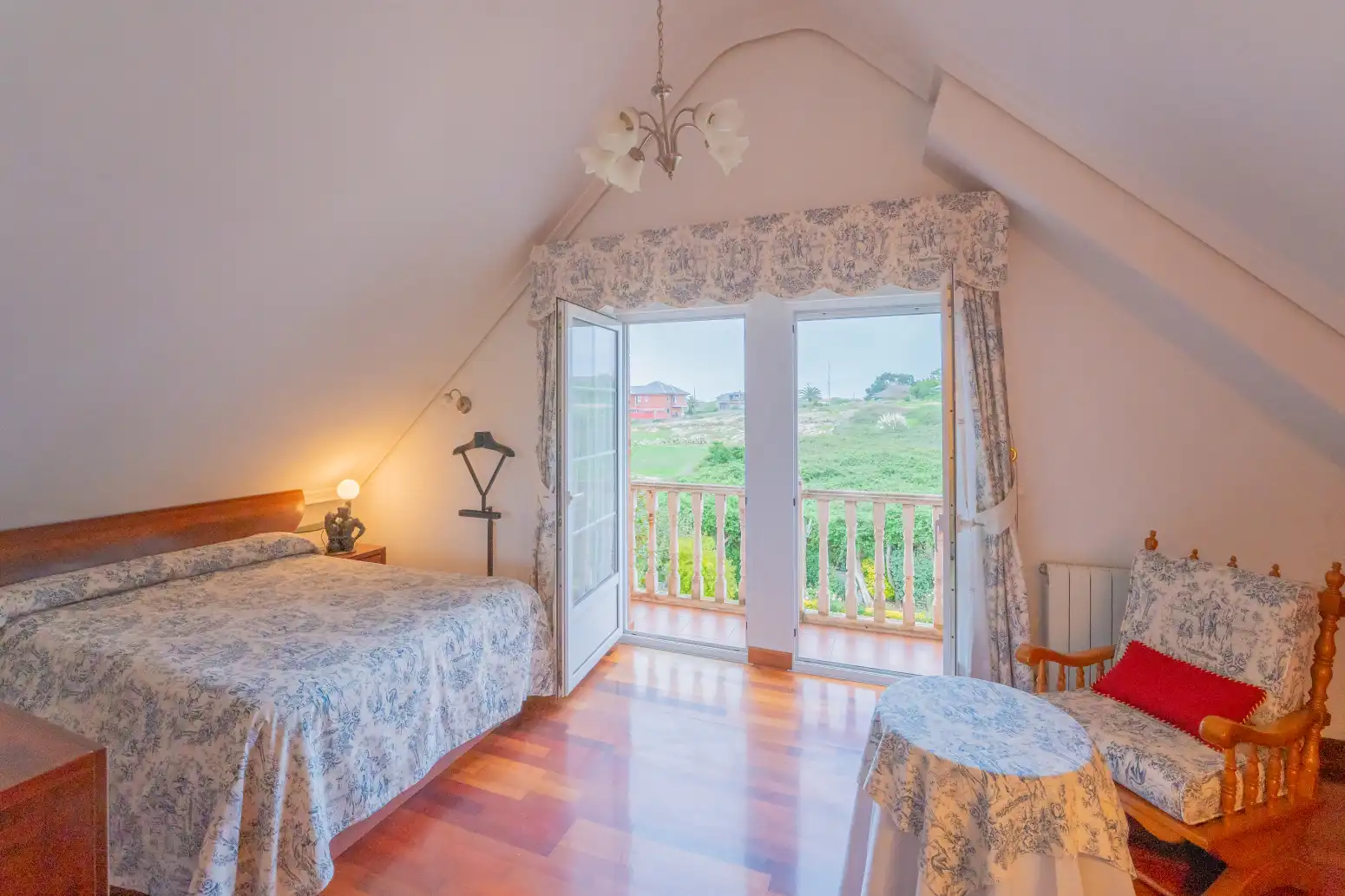 Bedroom of Houses for sale in Cueto