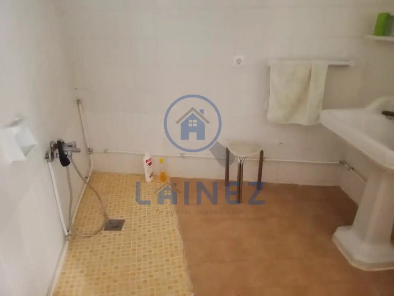 Bathroom of Houses for sale in Granja de Torrehermosa  with Heating, Private garden and Storage room