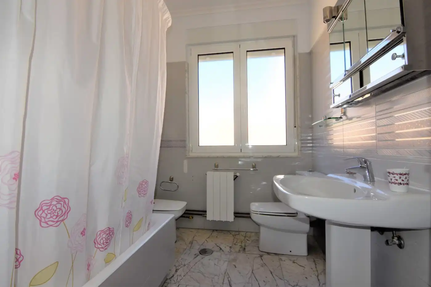 Bathroom of Flat for rent in Santander  with Heating, Terrace and Furnished