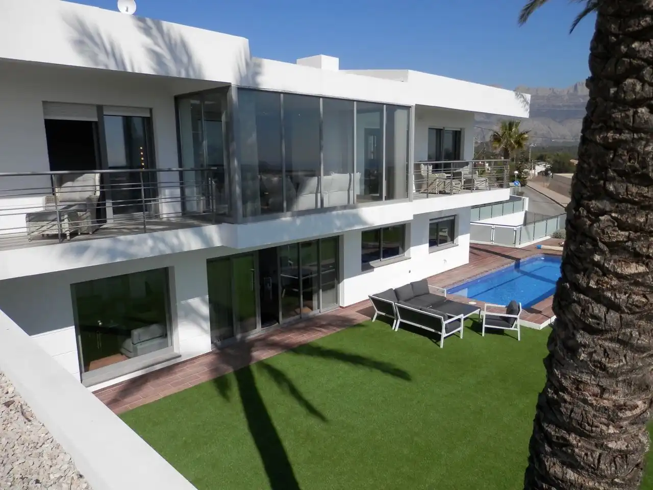 Detached house with pool for sale in Altea ciudad