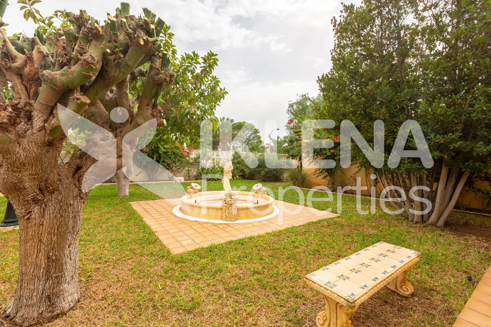 Garden of Houses for sale in Roquetas de Mar  with Air Conditioner, Private garden and Terrace