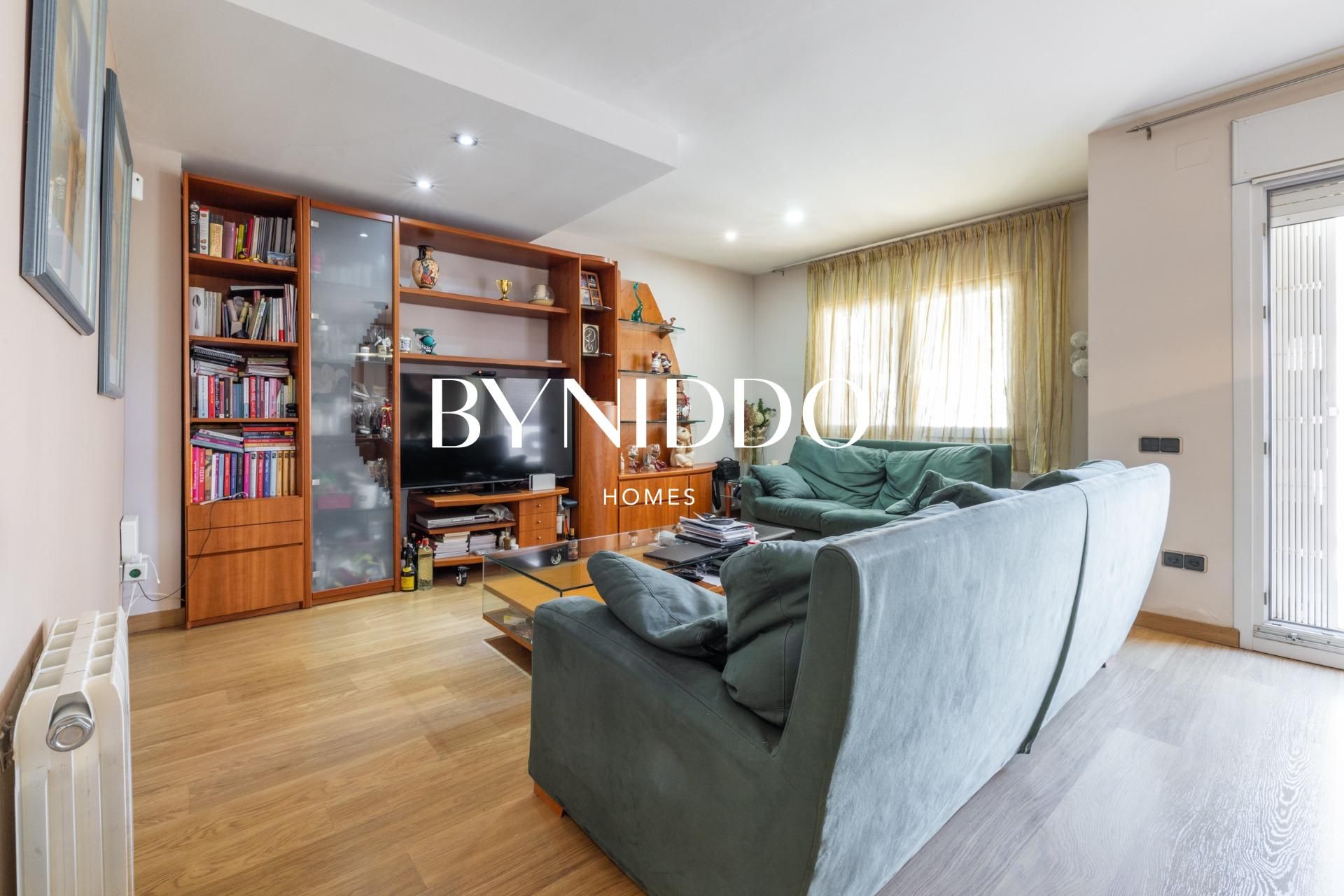 Sala d'estar de Casa adosada en venda en  Barcelona Capital amb Aire condicionat, Calefacció i Parquet