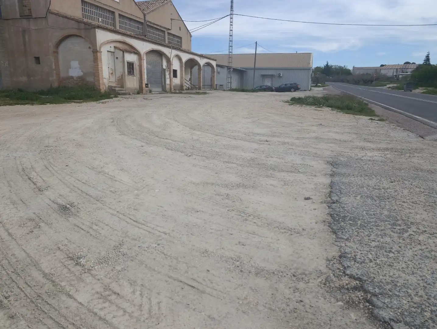 Aparcament de Nau industrial en venda en Albaida
