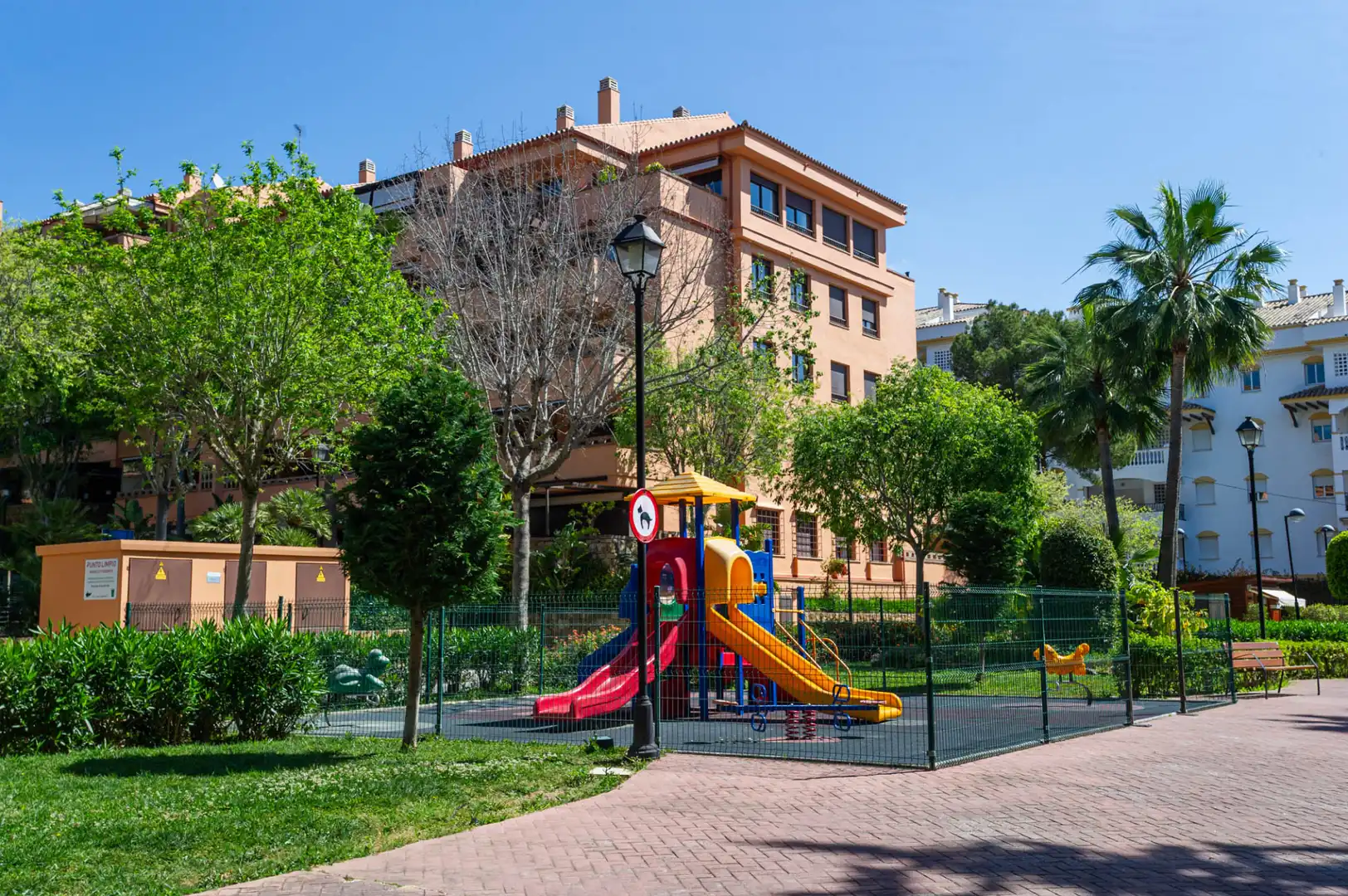 Vista exterior de Apartamento en venta en Marbella con Aire acondicionado, Terraza y Horno