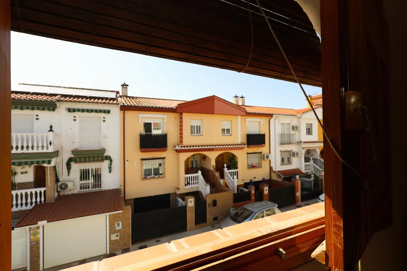 Vista exterior de Casa o xalet en venda en Las Gabias amb Aire condicionat, Piscina i Balcó