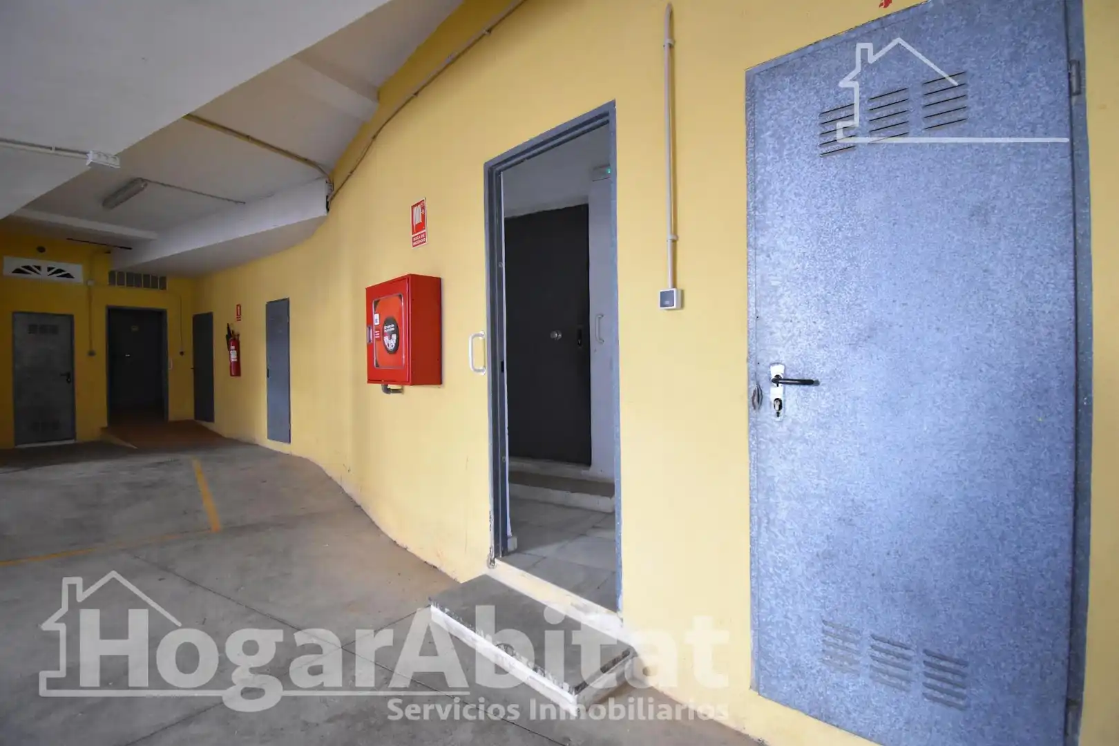 Aparcament de Pis en venda en Tavernes de la Valldigna amb Terrassa, Traster i Balcó