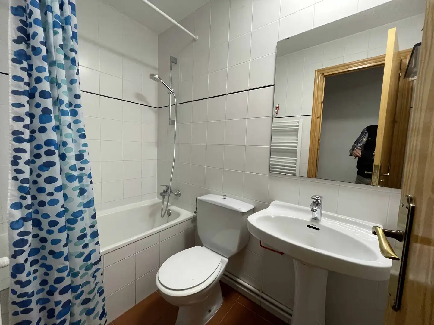 Badezimmer von Wohnung zur Miete in Benasque mit Heizung, Möbliert und Waschmaschine