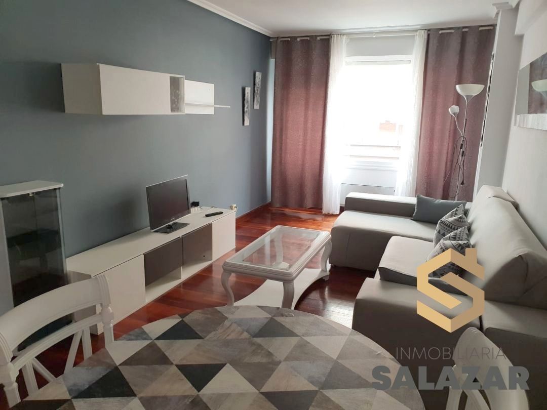 Living room of Flat to rent in Bilbao   with Heating