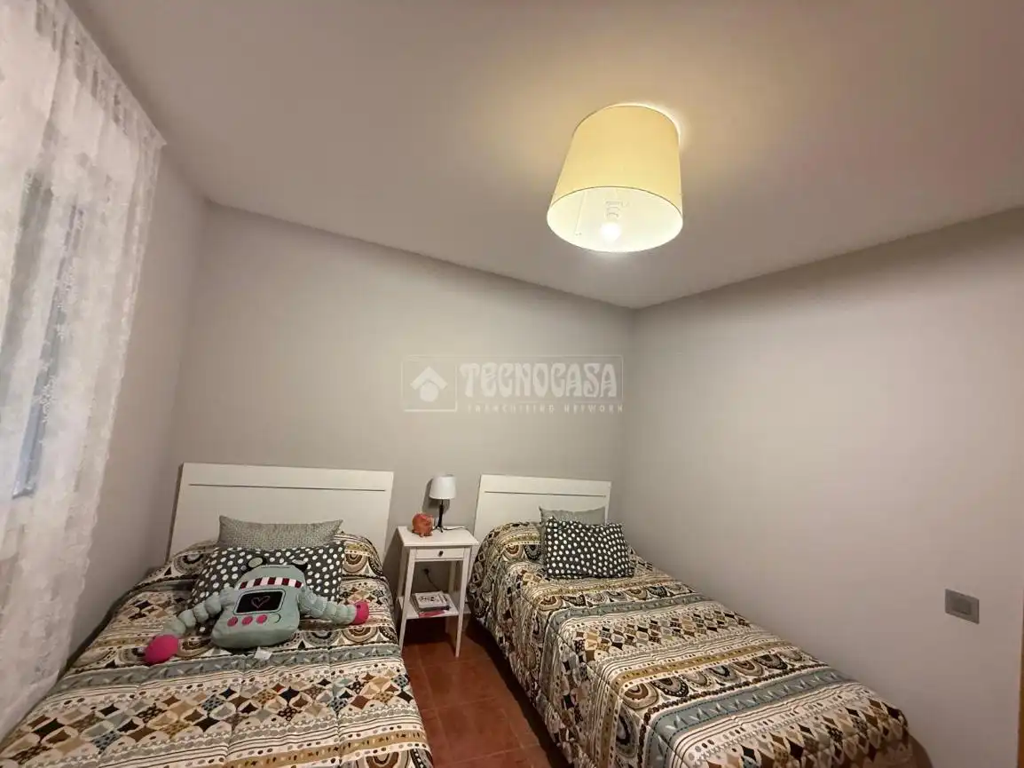 Habitación de Casa adosada en venta en Lominchar con Aire acondicionado, Calefacción y Jardín privado