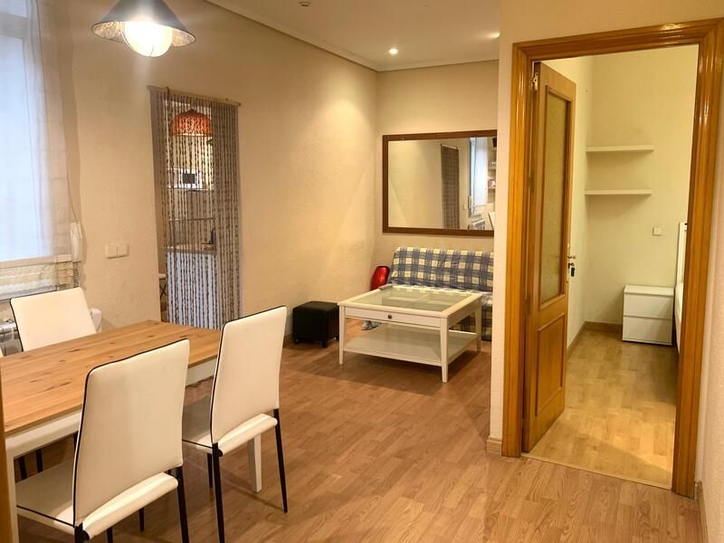 Dining room of Flat to rent in  Madrid Capital  with Air Conditioner, Heating and Furnished