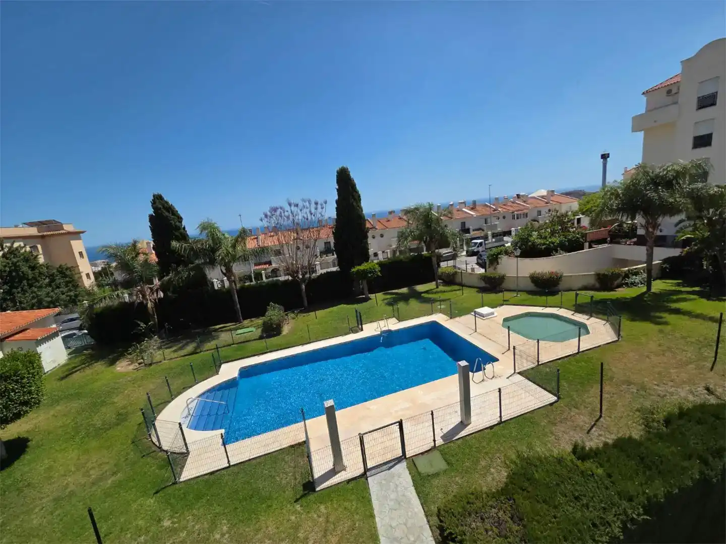 Piscina de Pis per a compartir en Benalmádena amb Jardí privat, Piscina i Moblat