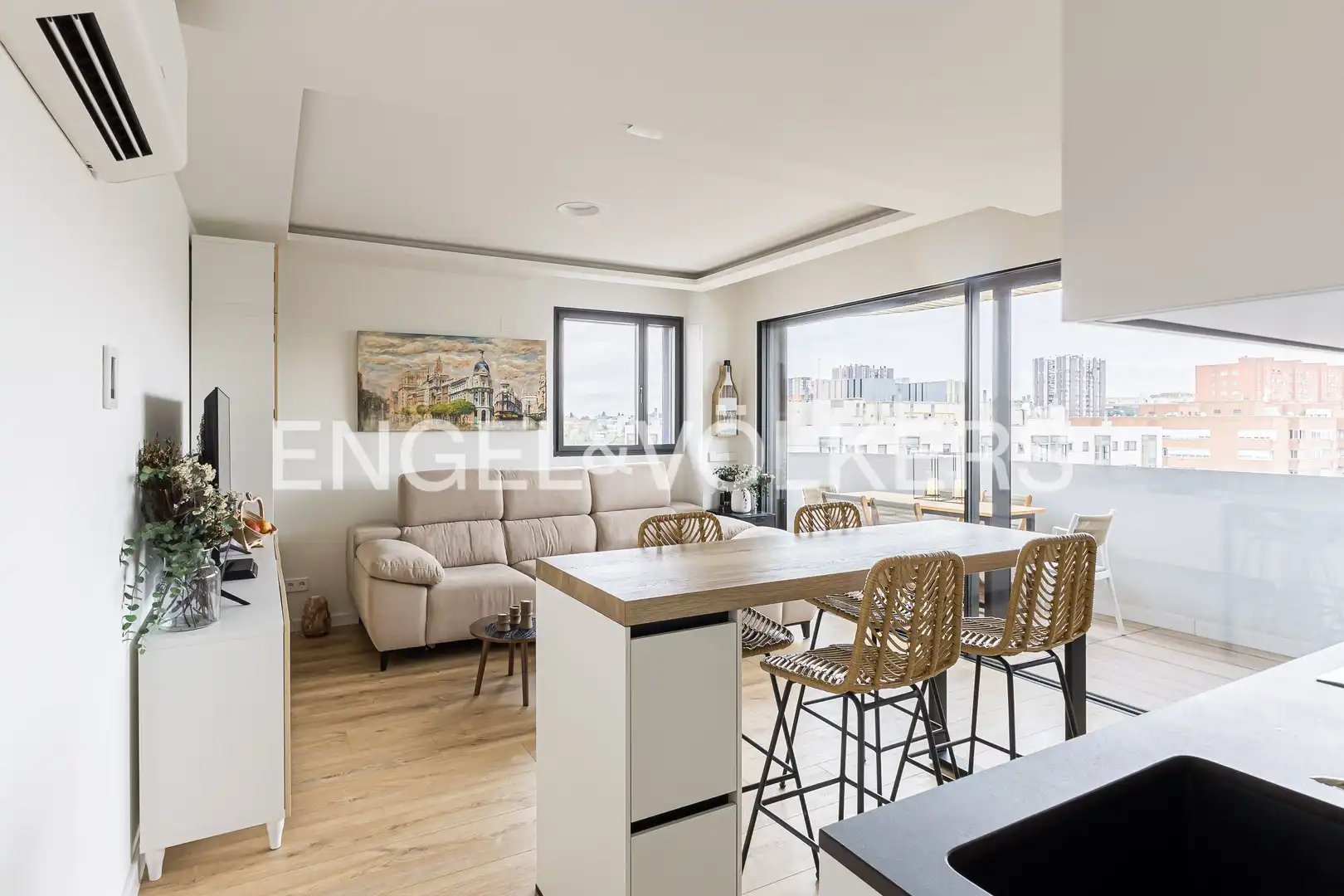 Wohnzimmer von Wohnung zum Verkauf in Madrid mit Klimaanlage, Heizung und Privatgarten