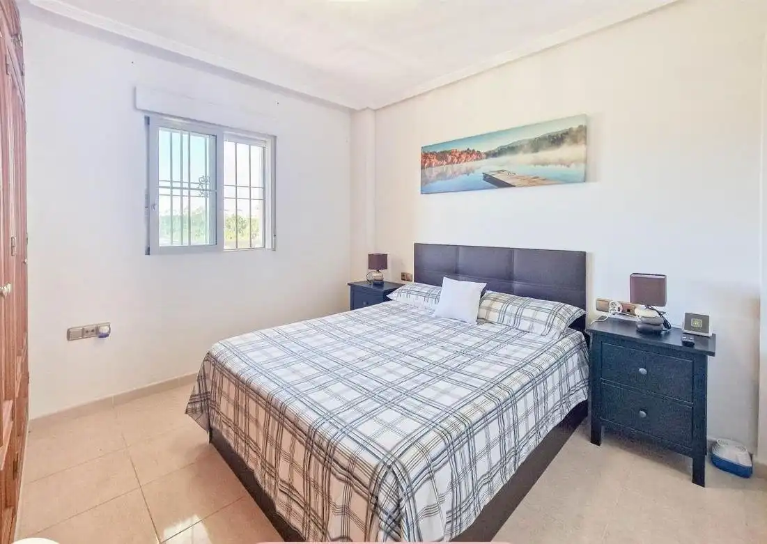 Dormitori de Apartament en venda en Orihuela amb Aire condicionat, Jardí privat i Piscina