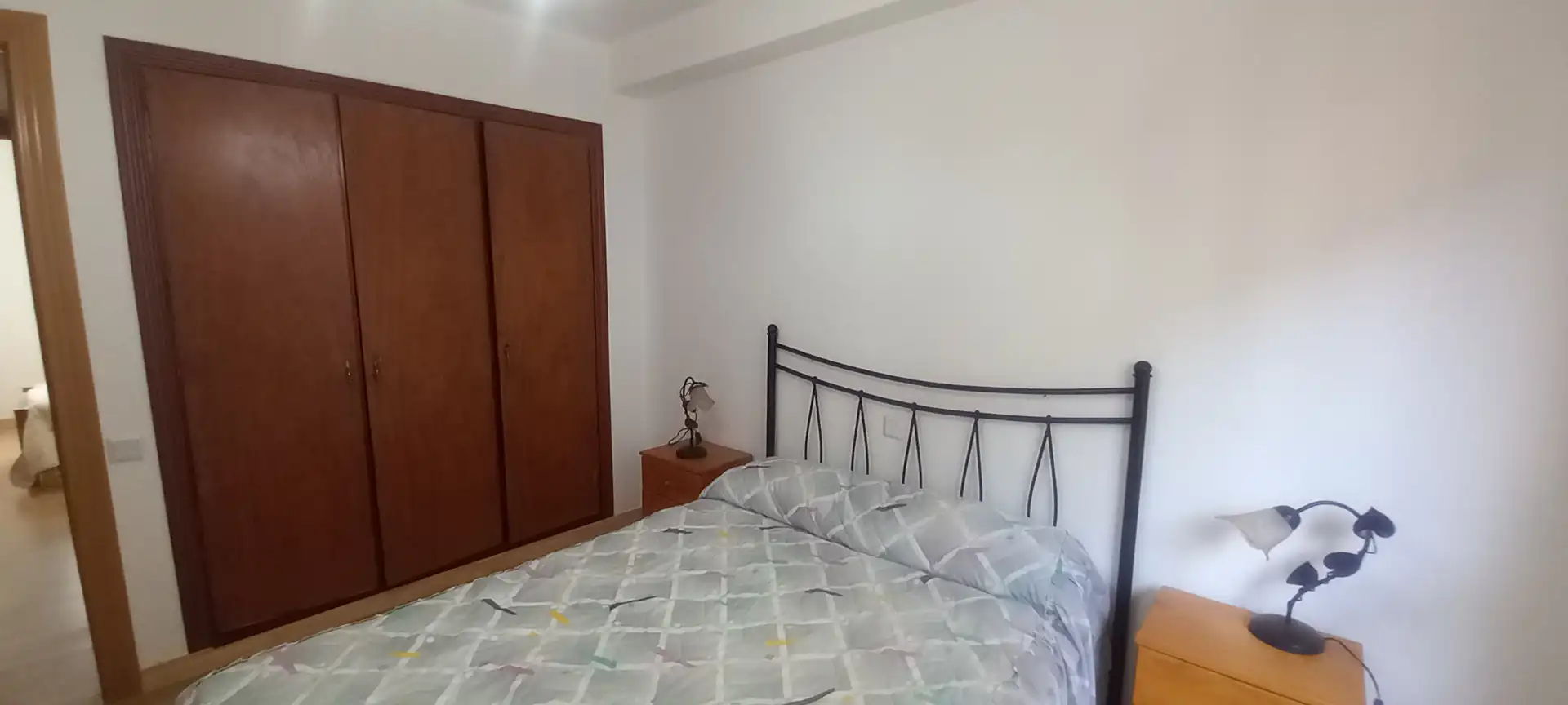 Dormitori de Pis de lloguer en Gijón  amb Calefacció, Parquet i Moblat