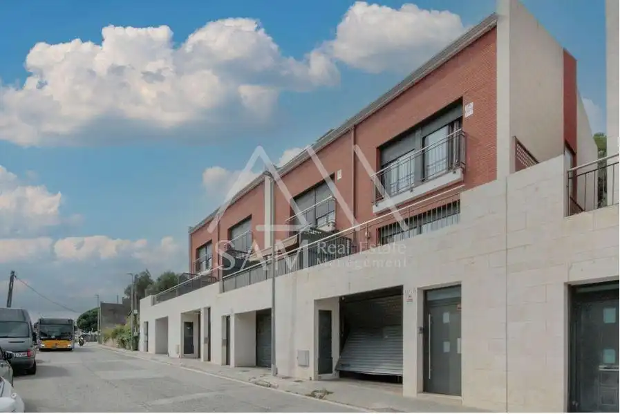 Exterior view of Detached homes for sale in Santa Coloma de Gramenet  with Heating and Balcony