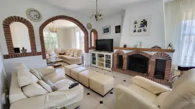 Chalet con piscina en venta en Elviria - Cabopino, imagen 6