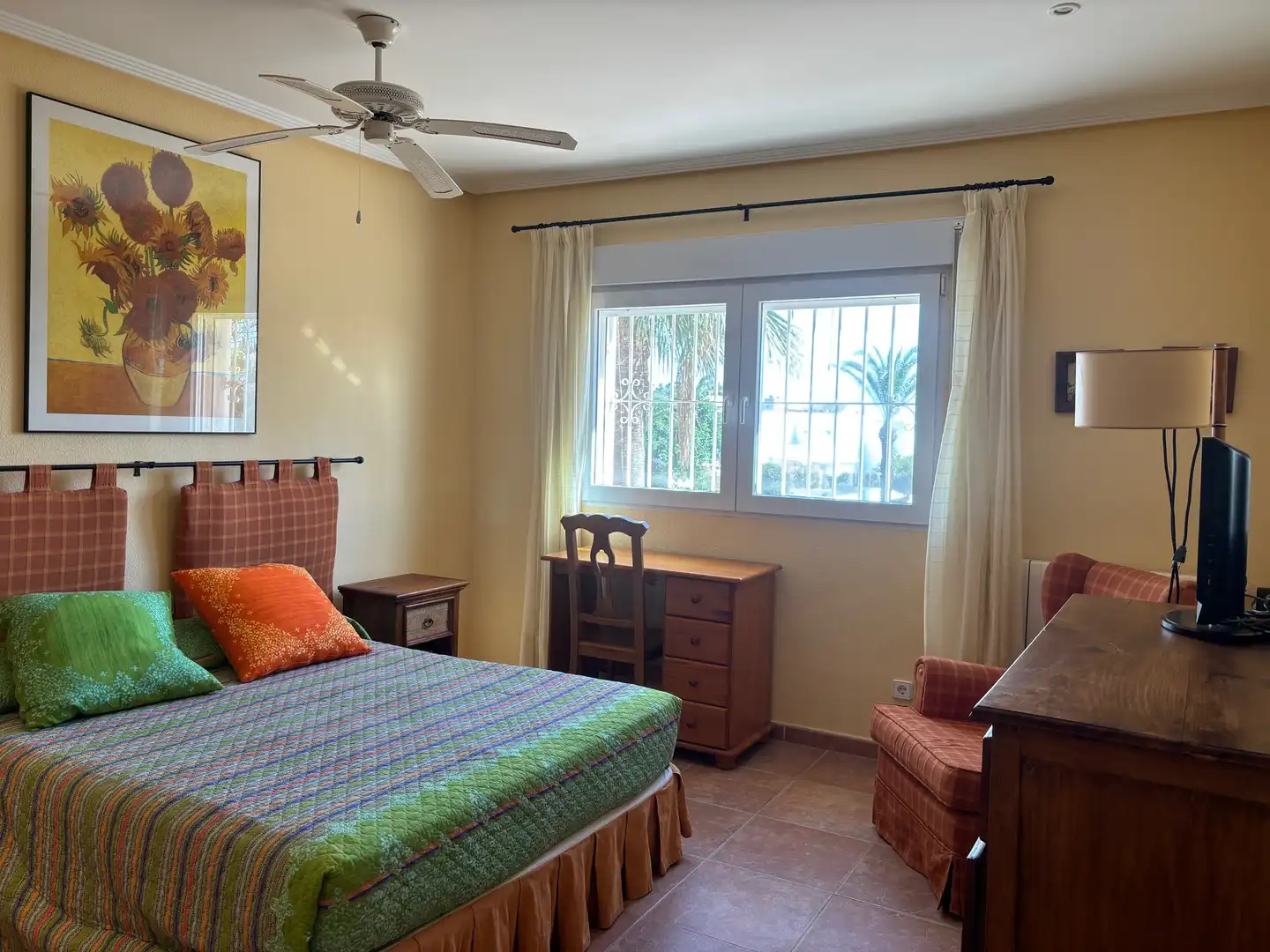Schlafzimmer von Erdgeschoss zum Verkauf in La Manga del Mar Menor mit Klimaanlage, Privatgarten und Schwimmbad