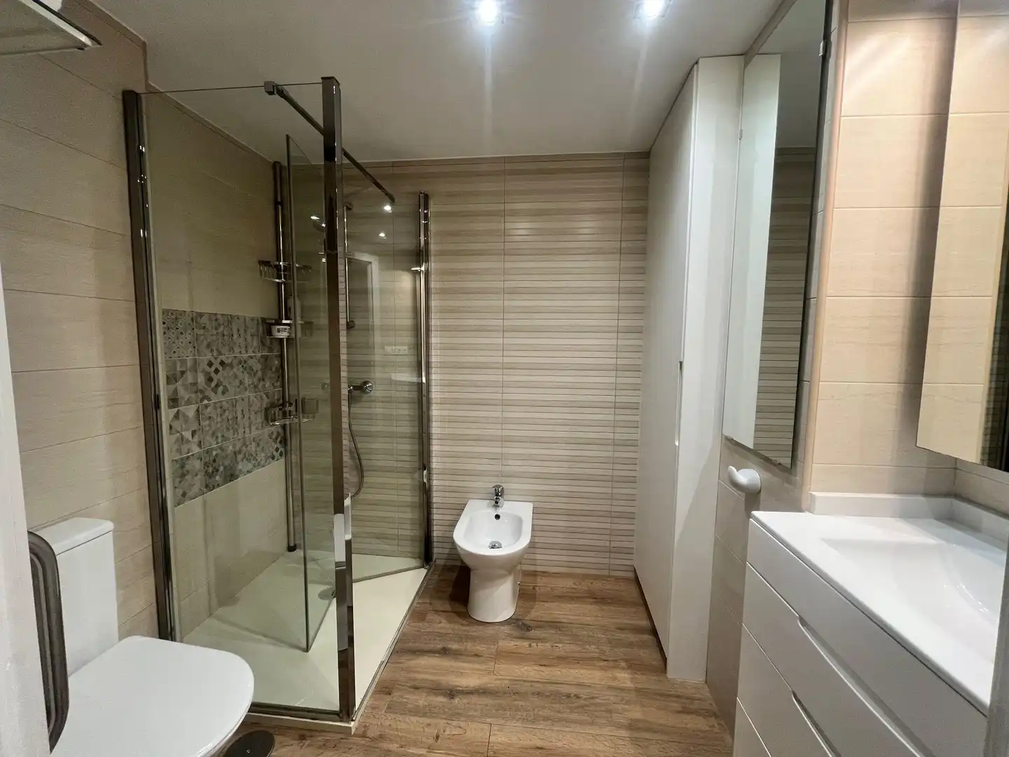 Bathroom of Houses for sale in Sevilla  with Air Conditioner, Heating and Private garden