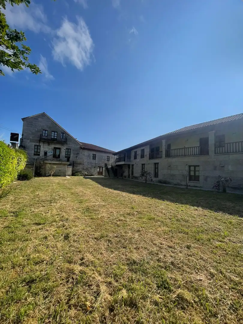 Vista exterior de Edificio en venta en O Irixo