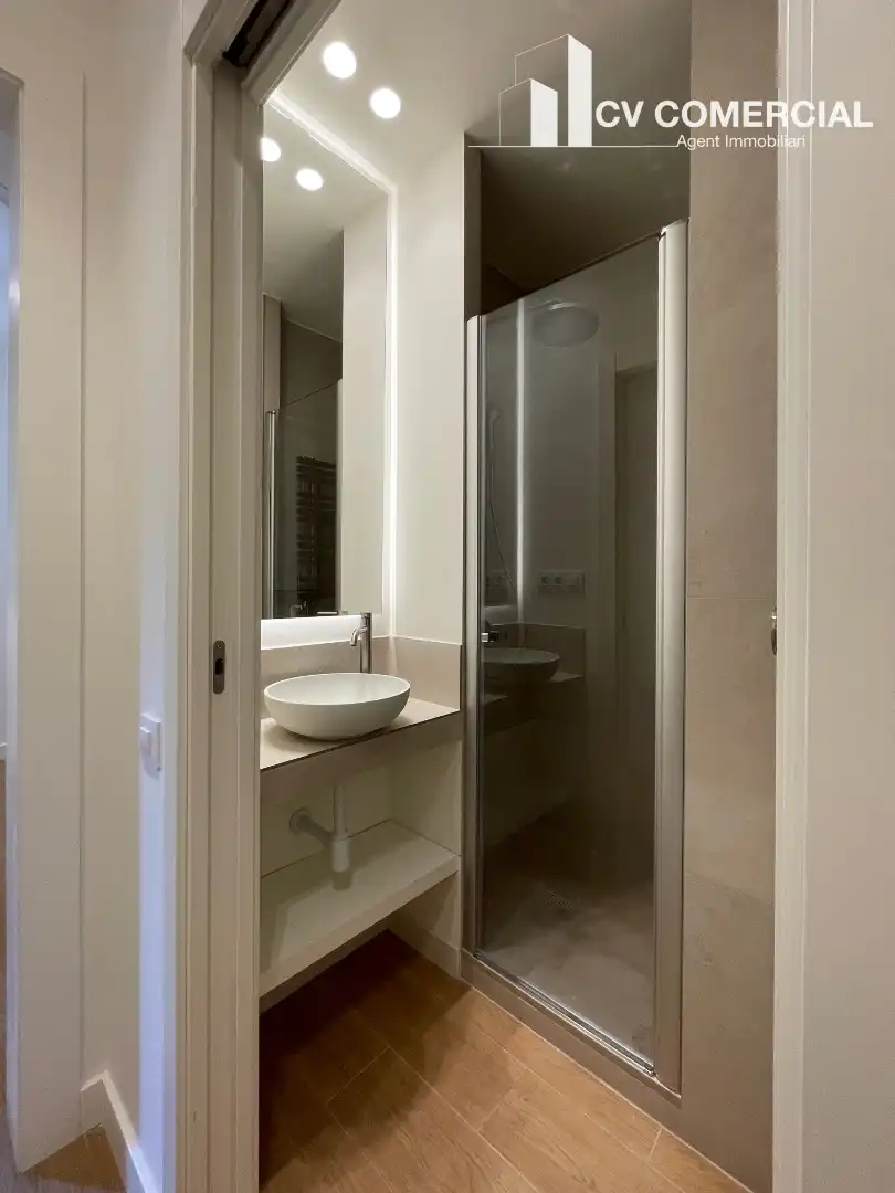 Bathroom of Flat for sale in Barcelona  with Air Conditioner, Heating and Parquet flooring