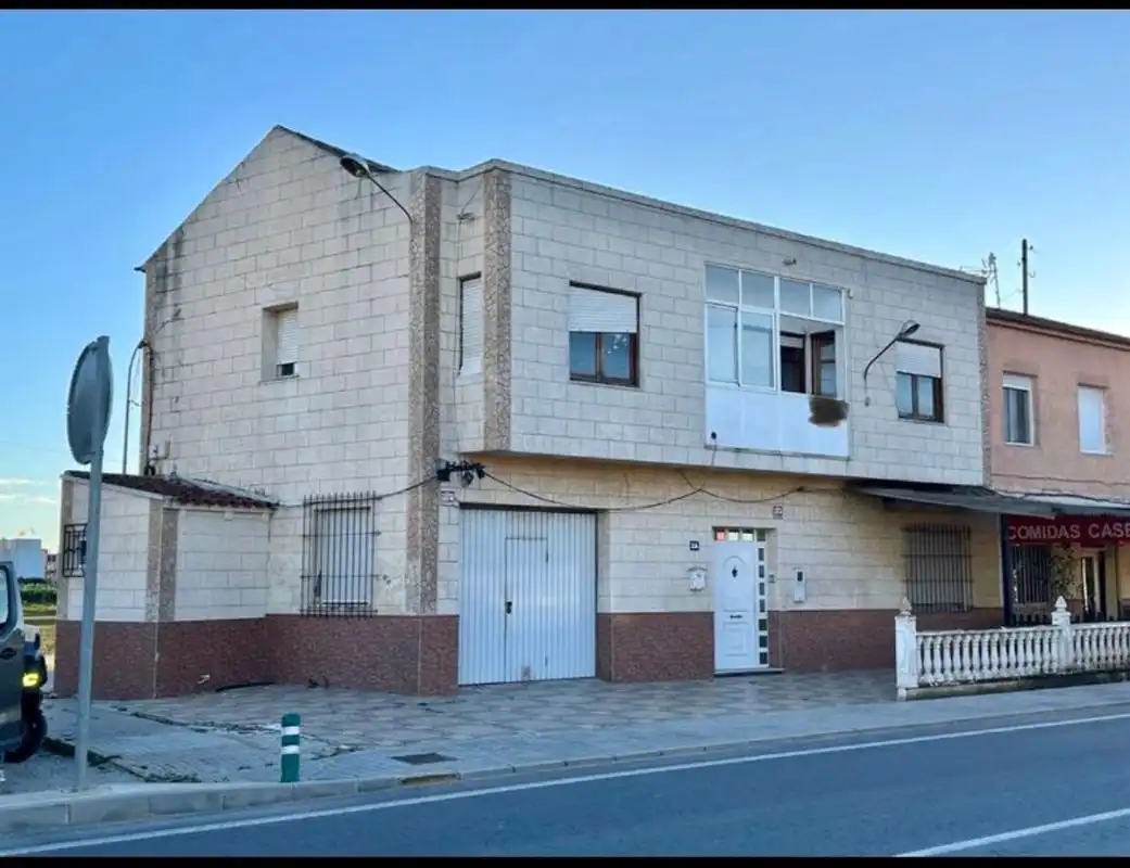 Vista exterior de Casa adosada en venda en Orihuela amb Calefacció, Terrassa i Traster