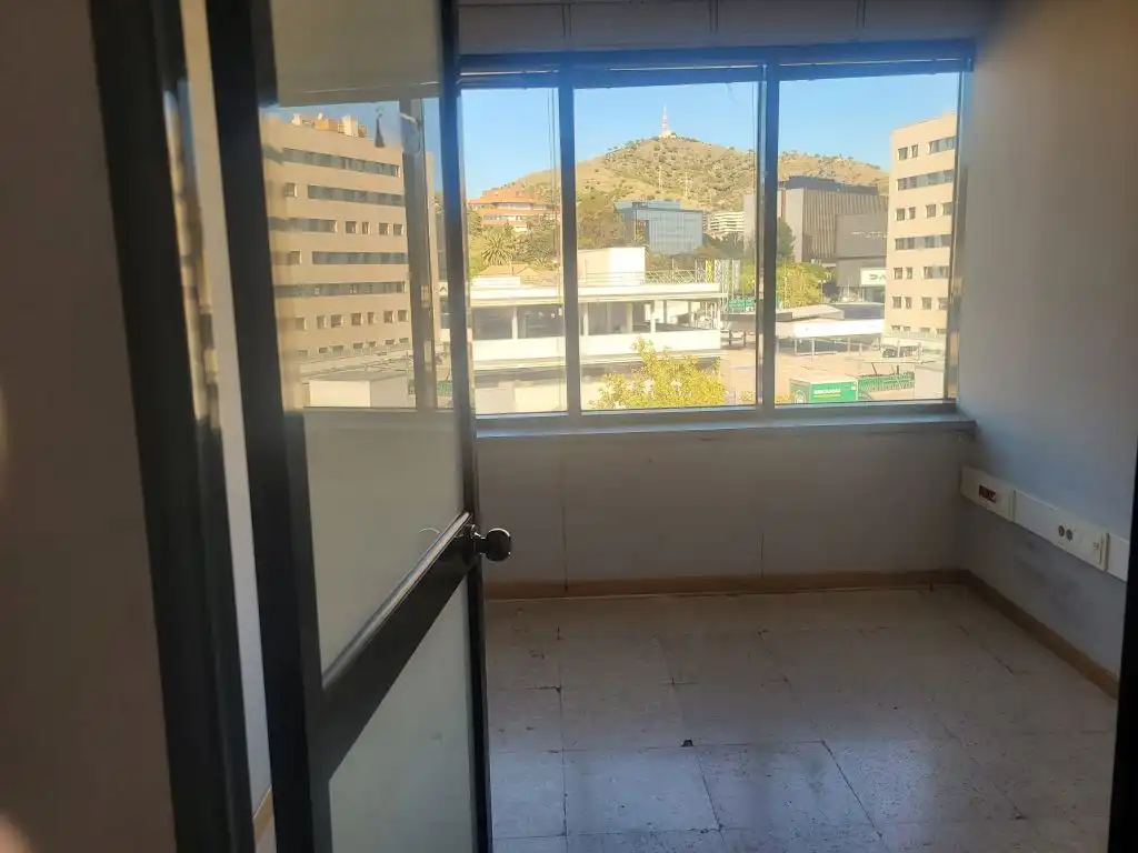 Schlafzimmer von Büro zur Miete in Esplugues de Llobregat
