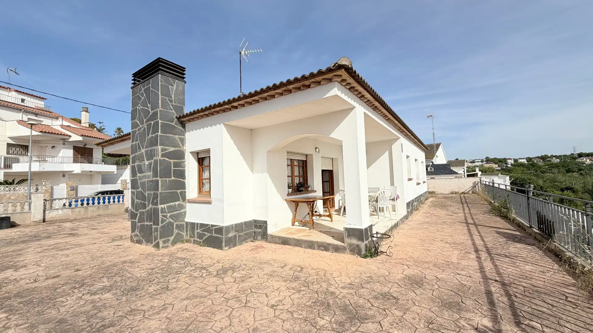 Vista exterior de Casa o xalet en venda en Creixell amb Moblat, Forn i Rentadora