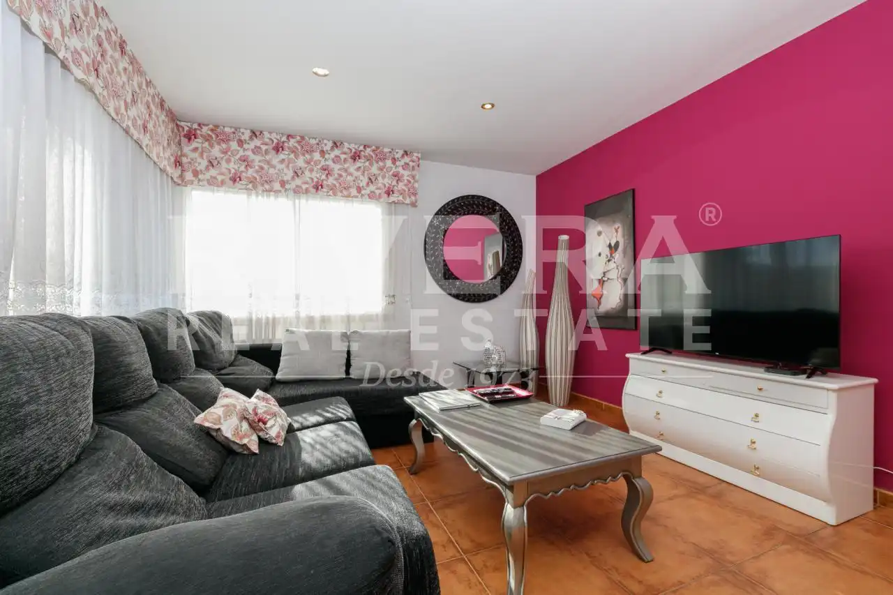 Sala de estar de Casa o chalet en venta en Vigo  con Calefacción, Jardín privado y Parquet