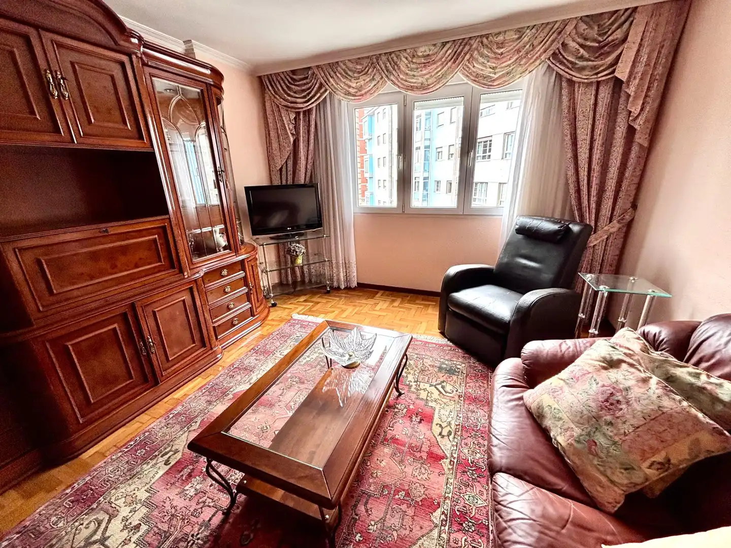 Sala de estar de Piso en venta en Gijón  con Calefacción, Parquet y Terraza