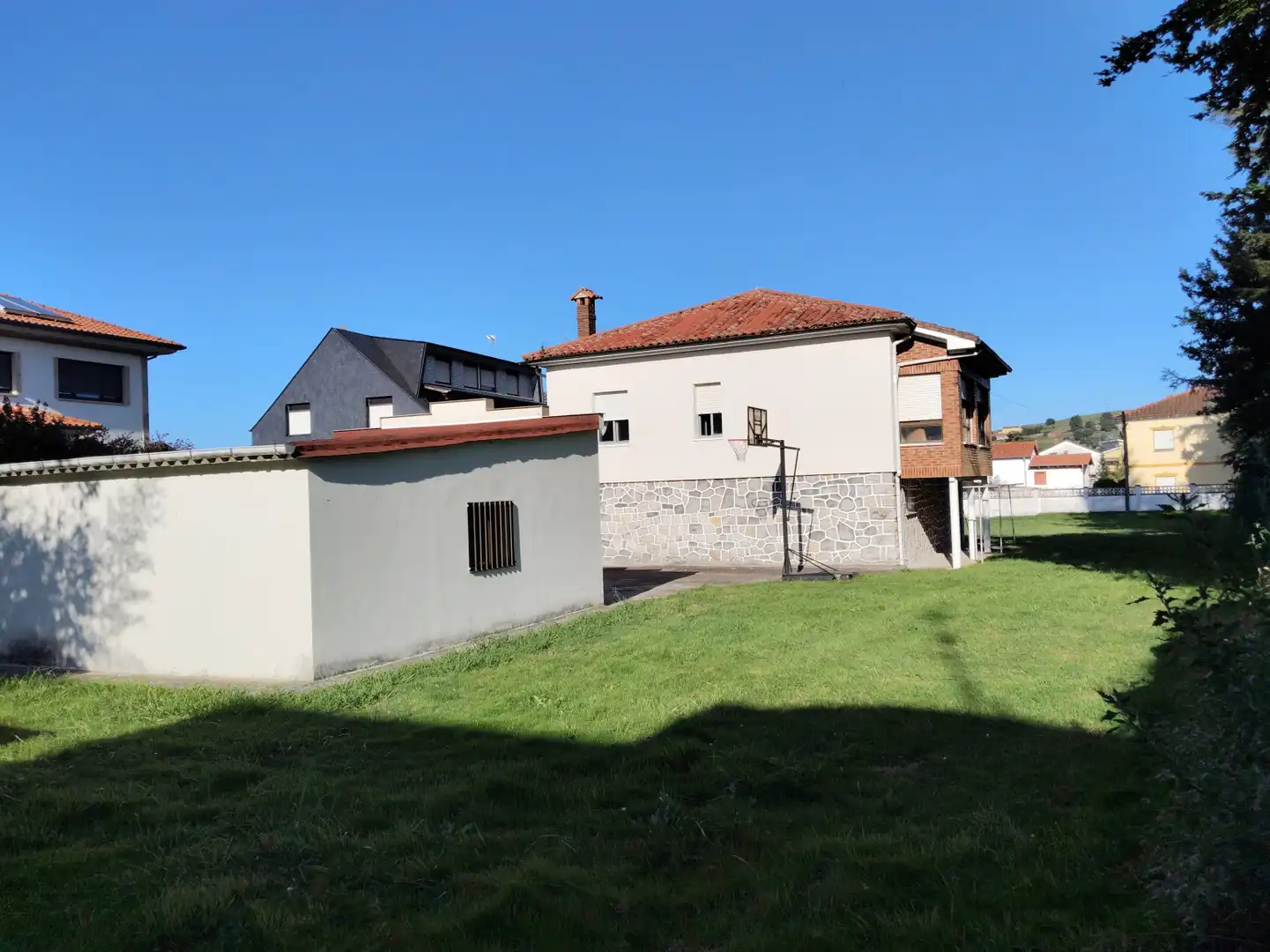 Vista exterior de Casa o chalet en venta en Torrelavega  con Calefacción, Jardín privado y Terraza