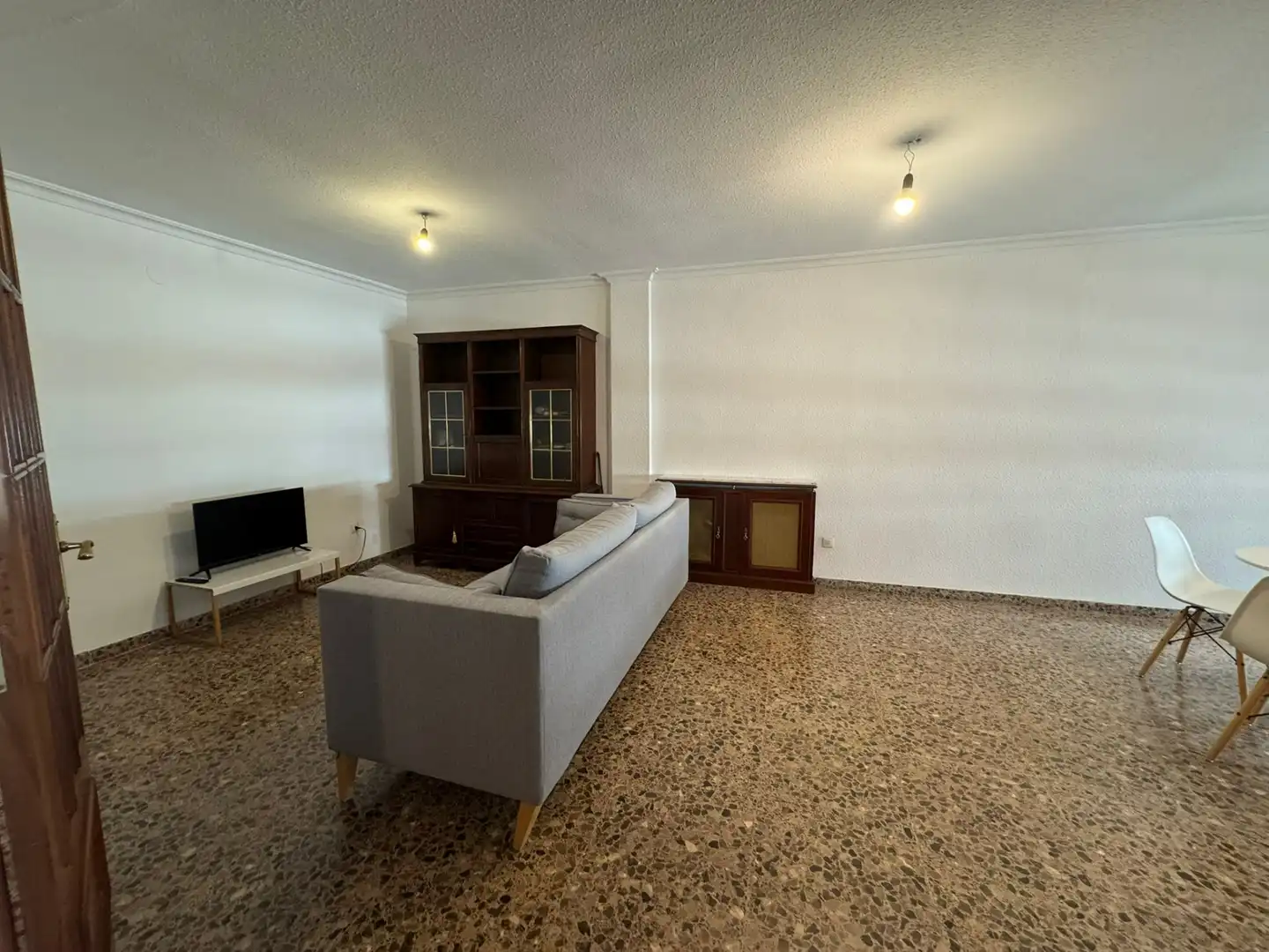 Sala d'estar de Pis de lloguer en Valencia amb Aire condicionat, Moblat i Balcó
