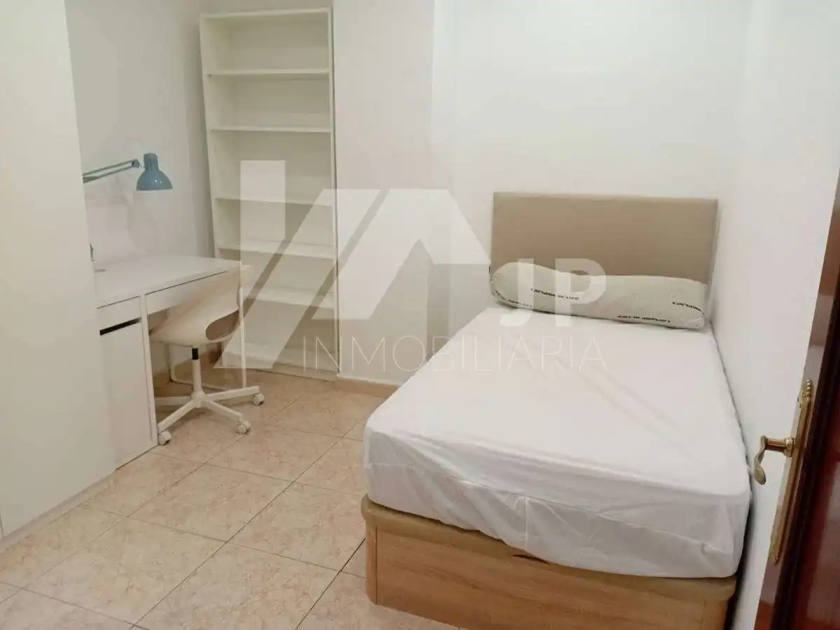 Wohnung zur Miete in Calle Buensuceso, Centro - Sagrario