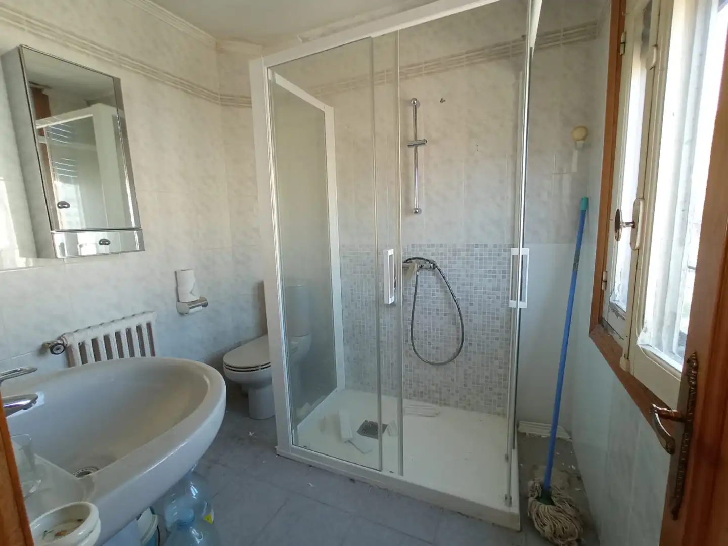 Baño de Piso en venta en Burgos con Calefacción, Parquet y Balcón
