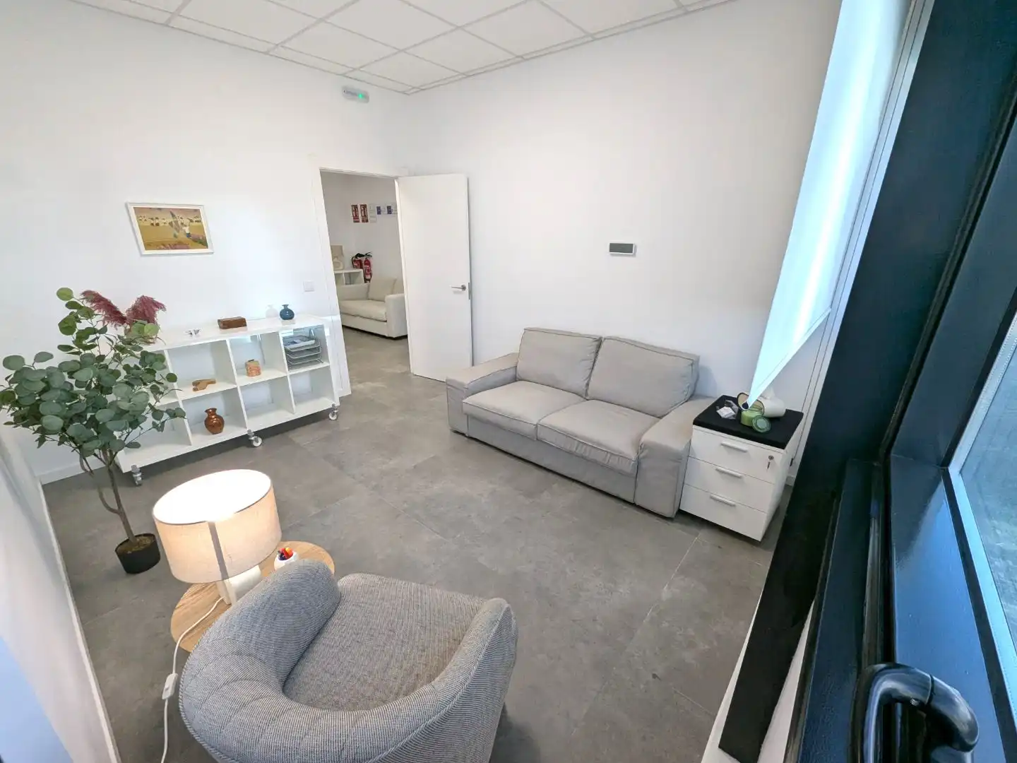 Living room of Office for rent in Sevilla  with Air Conditioner, Heating and Furnished