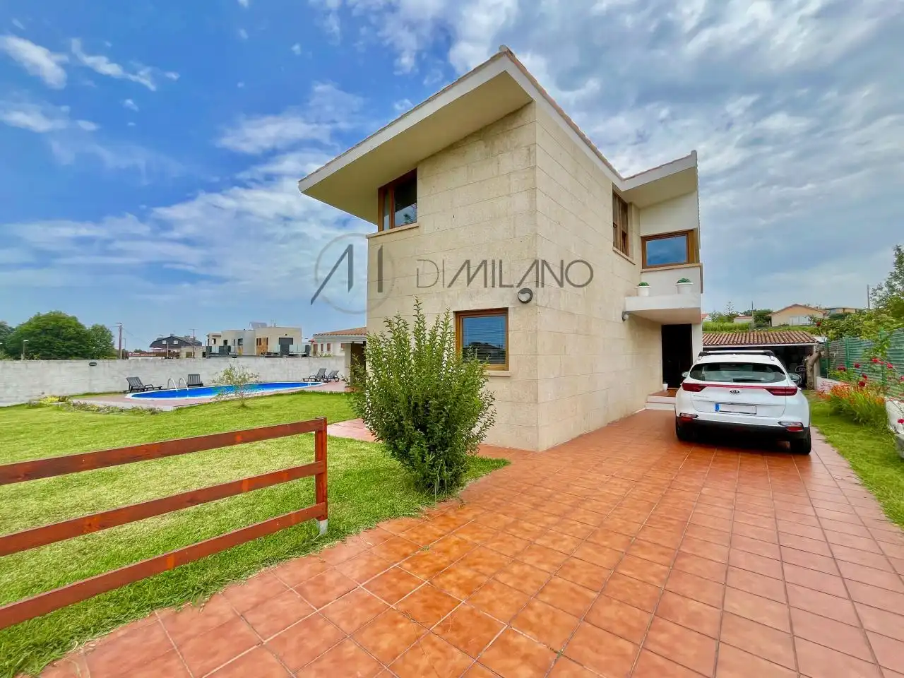 Vista exterior de Casa o xalet de lloguer en Vigo  amb Calefacció, Jardí privat i Piscina