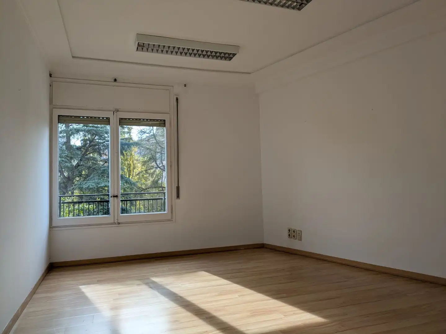 Schlafzimmer von Büro zur Miete in Monzón mit Klimaanlage und Heizung