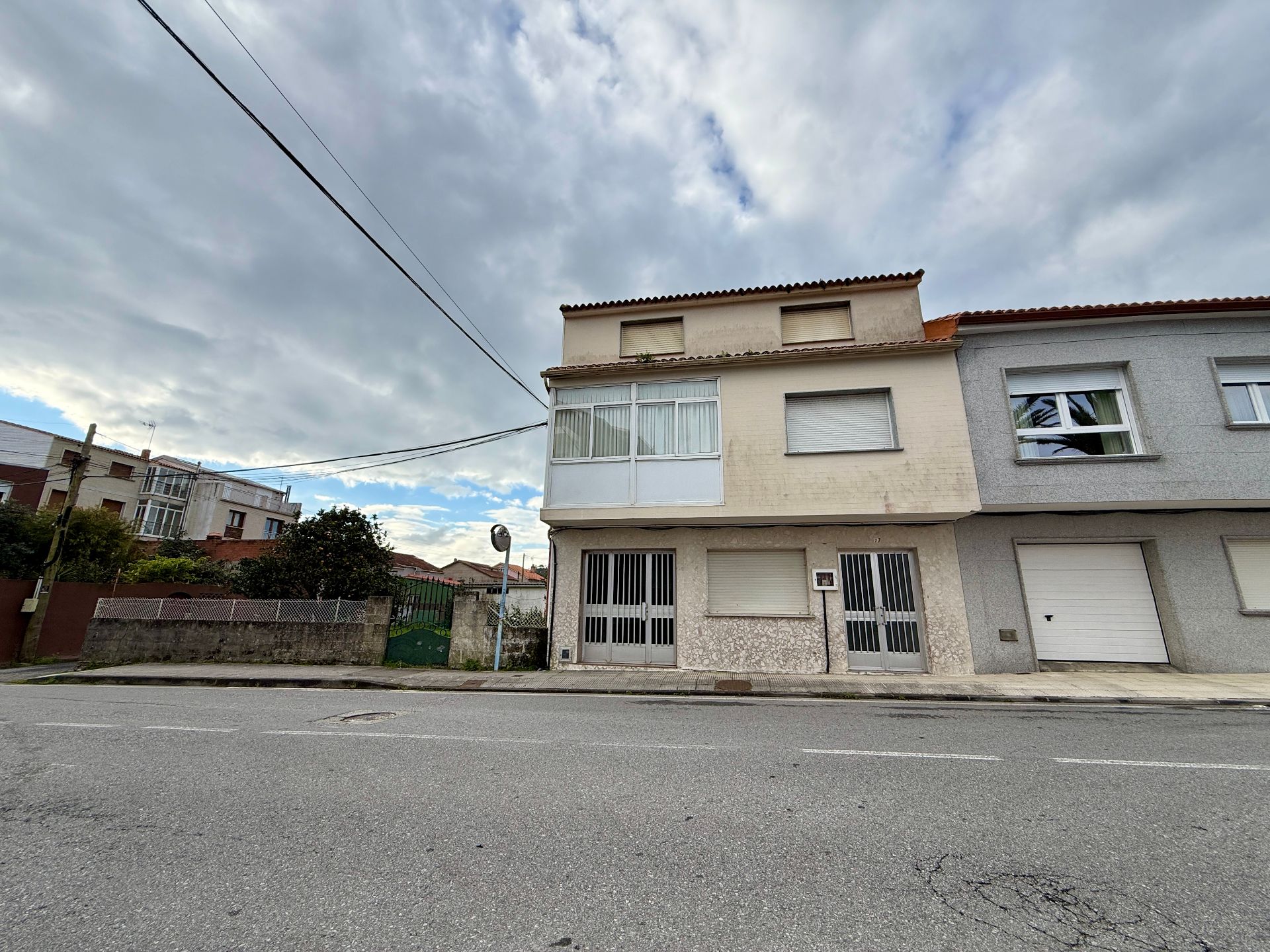 Exterior view of Single-family semi-detached for sale in O Grove    with Private garden, Storage room and Furnished
