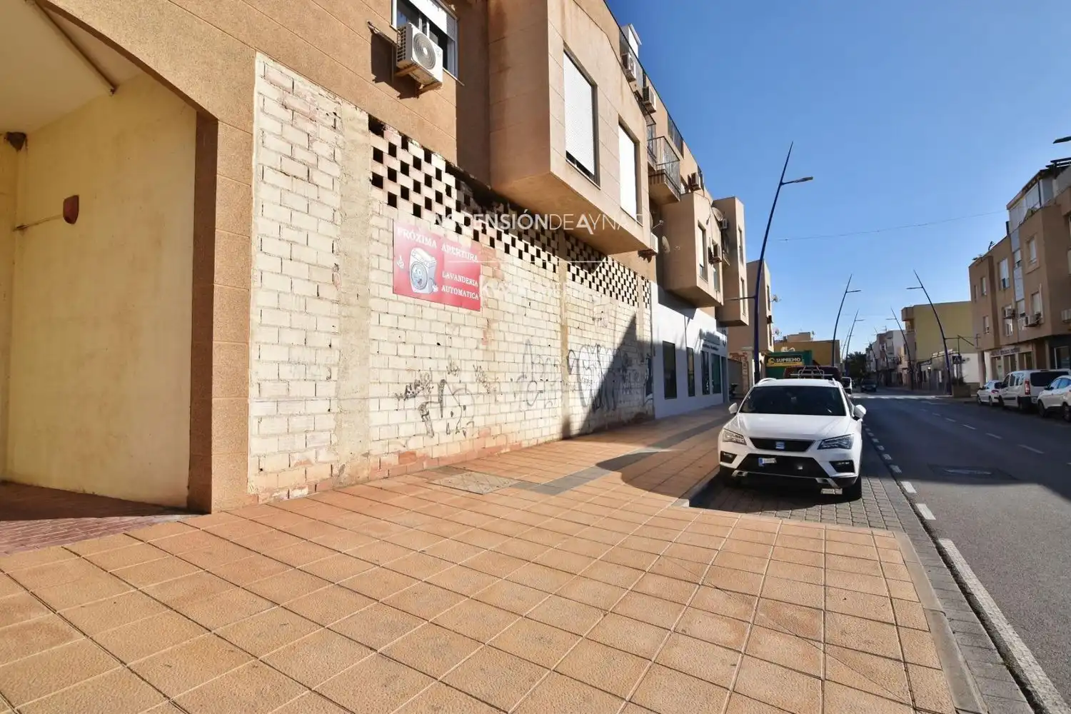 Vista exterior de Local de lloguer en Almería